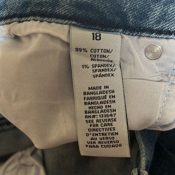 🆕Celebrity Pink TORDINO Women's Hi-Rise Relaxed Straight Leg Jeans size 18 - Picture 6 of 10